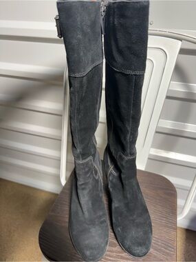 Over-the-Knee Black Suede Boots with Slim Silhouette